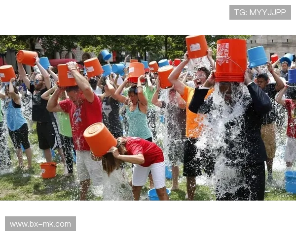 足球明星集结参与冰桶挑战为公益献力展现运动精神与社会责任